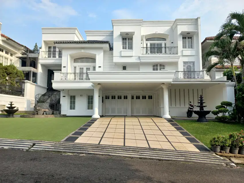 Rumah mewah include furnish + swimming pool di Sentul City