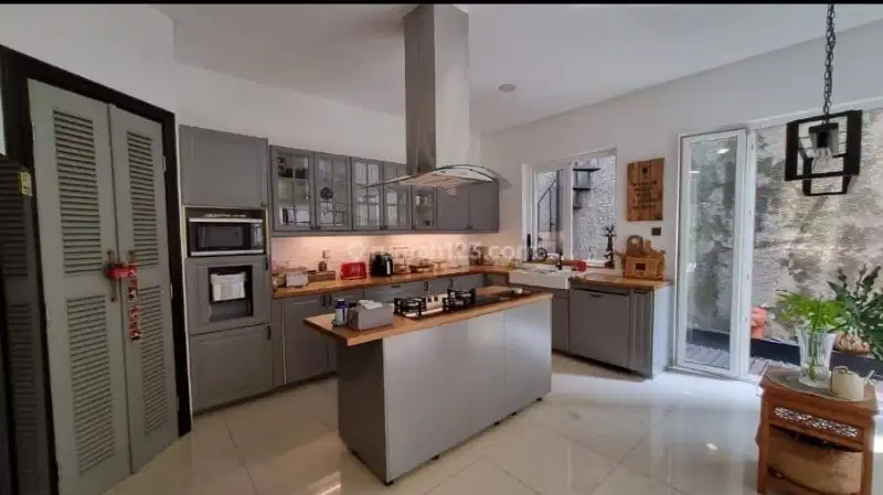 TURUN HARGA  JUAL RUMAH GREEN LAKE CITY FULL RENOVASI