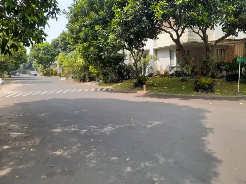 Rumah 213m² hoek cantik siap huni di Sevilla bsd
