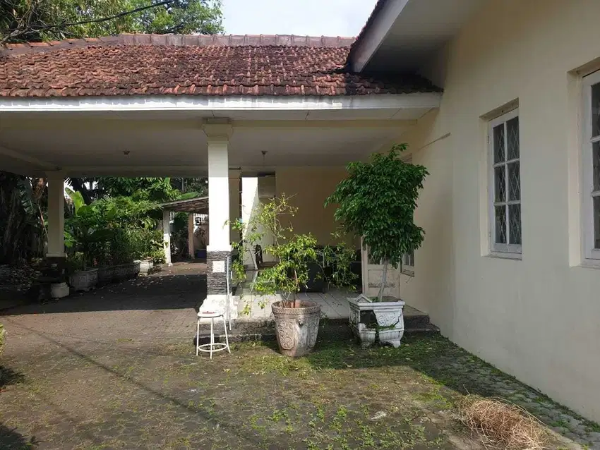 Rumah Besar Zona Peruntukan Residensial dan Usaha di Menteng, Jakpus