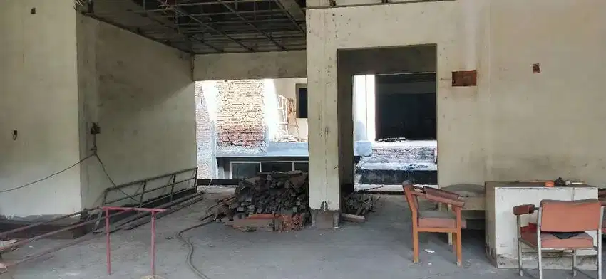Dijual rumah di area komersial di Ngesong