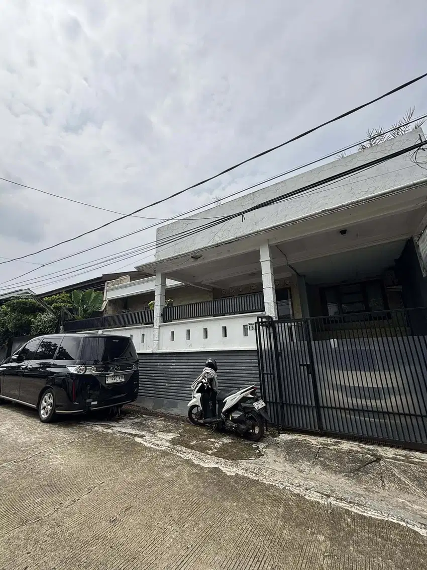 Rumah Komplek Megapolitan Cinere Baru Renovasi dekat Pintu Tol