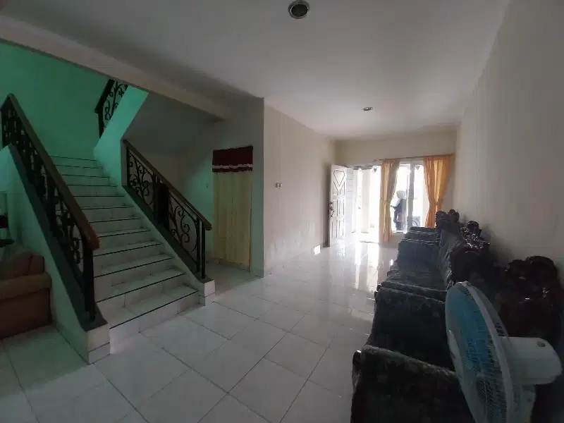 DIJUAL RUMAH DI CLUSTER TENGAH KOTA WISATA, DEKAT MAL