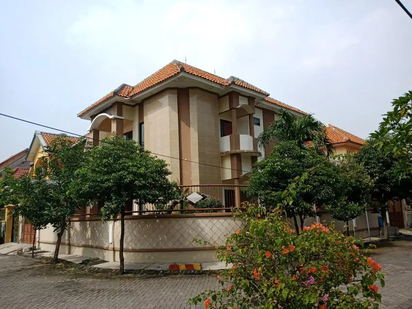 TURUN HARGA Rumah 2 Lantai Kebraon Indah Permai