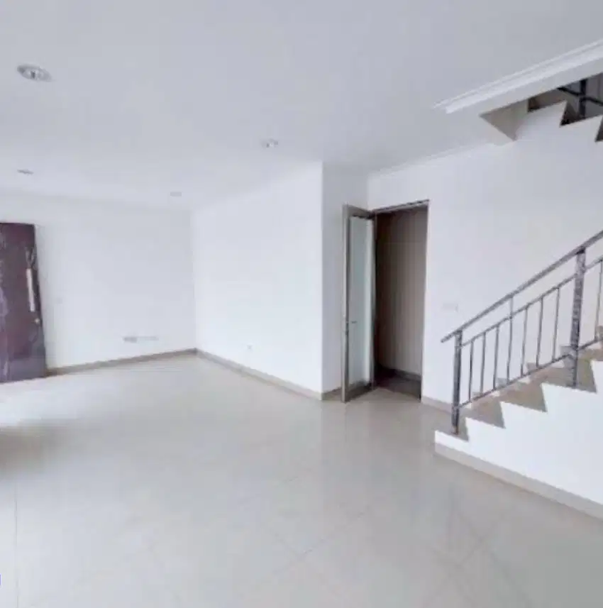 DI SEWAKAN RUMAH PANTAI INDAH KAPUK 3 KAMAR TIDUR 2 LANTAI 8X10