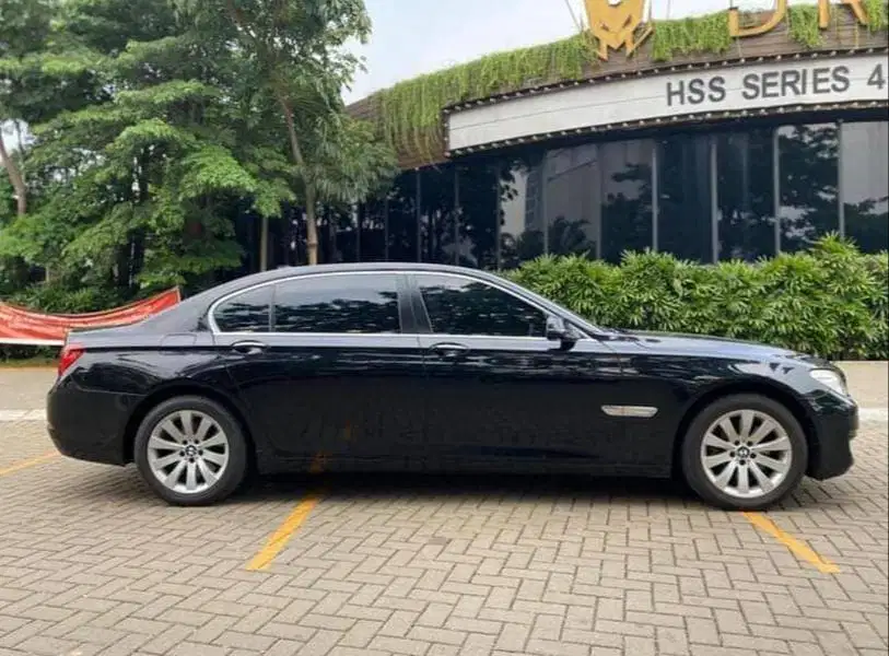 BMW 730Li 2013 AT