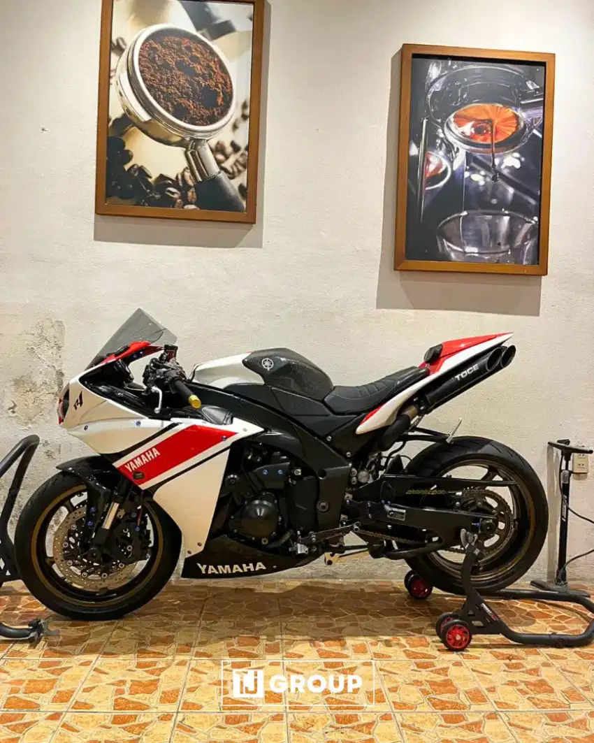 FOR SALE!! YAMAHA R1 PUTIH MERAH 2011