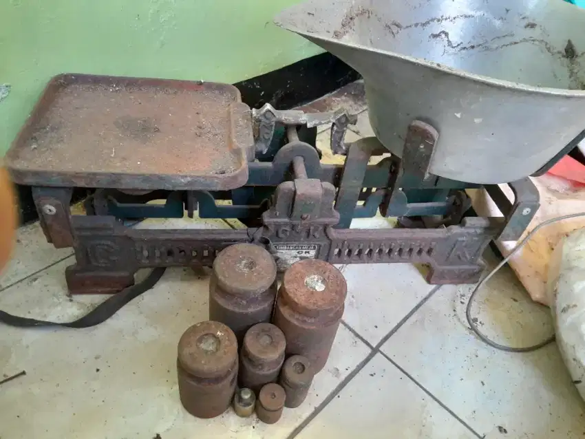 Timbangan satu set dengan timbel