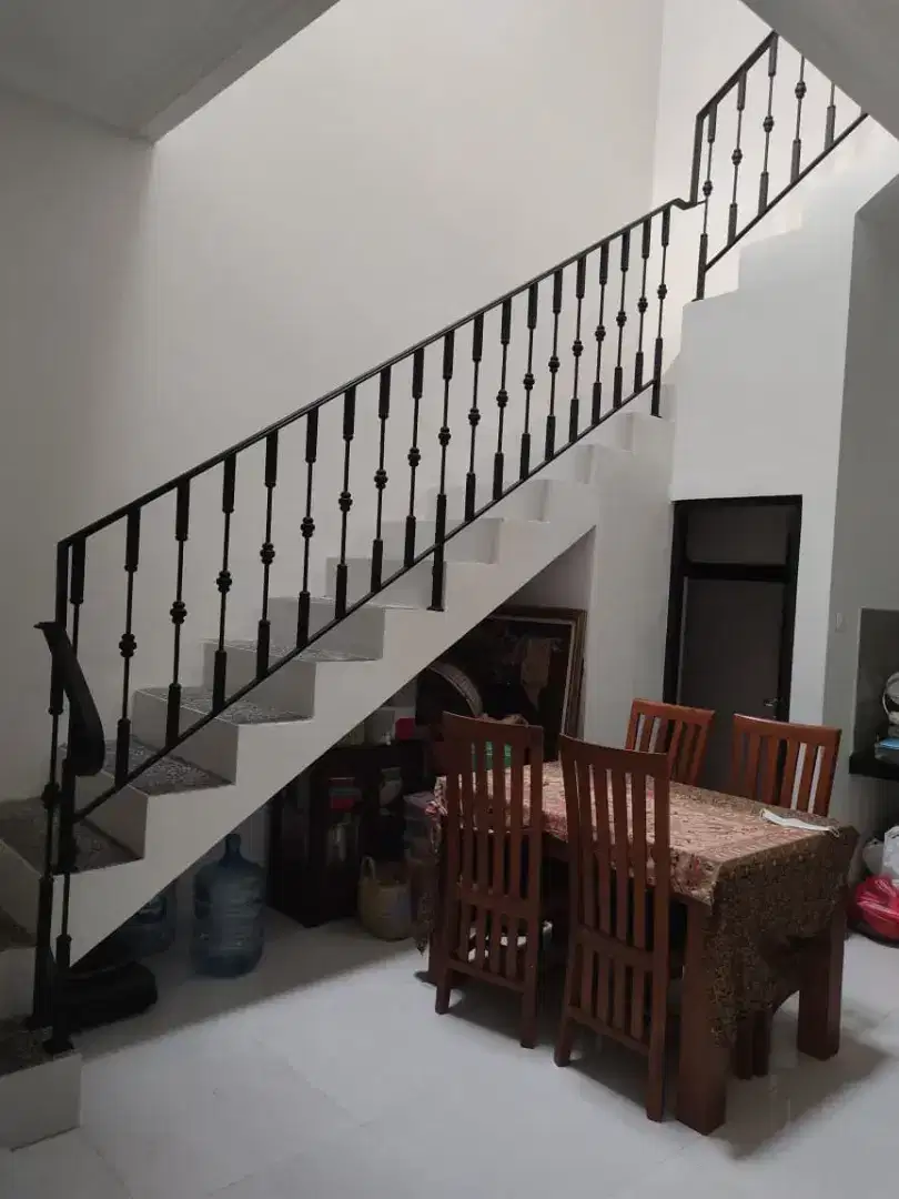 Railing tangga minimalis semi clasic