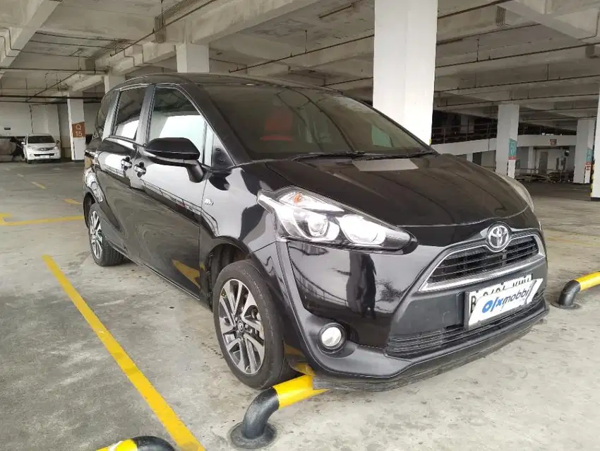 DP RENDAH Toyota Sienta 1.5 V Bensin-MT 2017 KMV