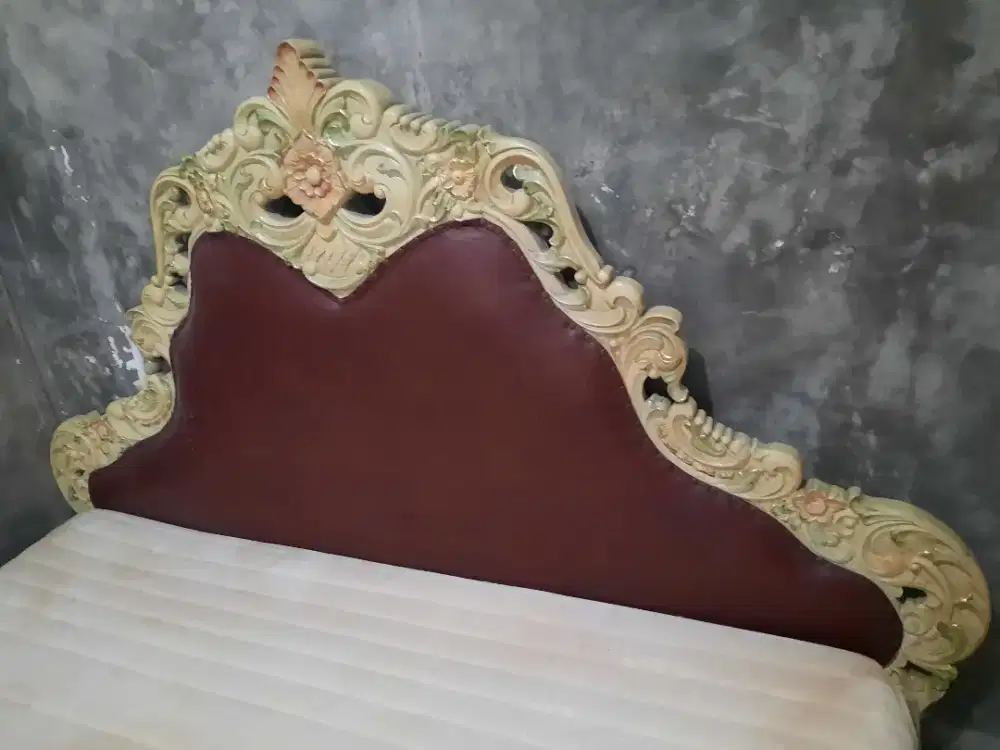 Ranjang Ukiran Jati Tua Jepara