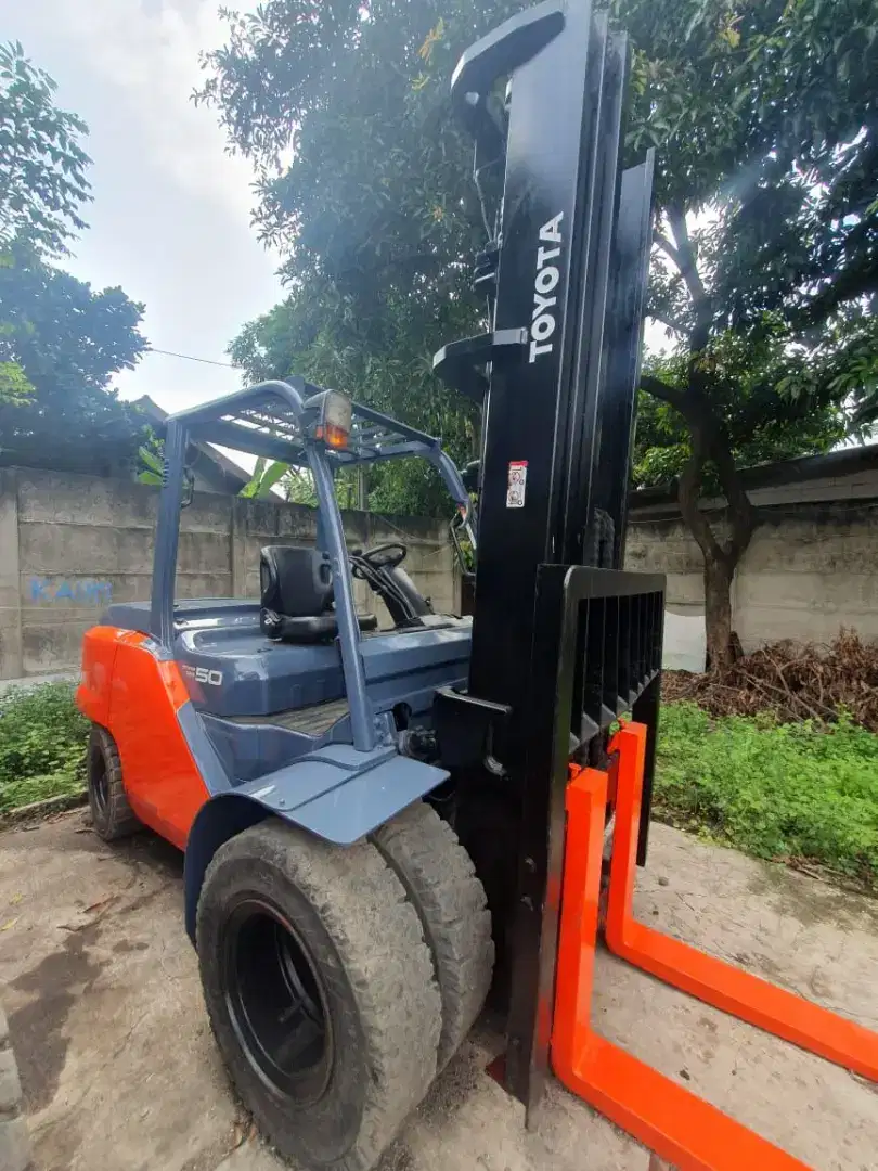 Forklift Toyota 5 Ton,Matic,Threelift 6 Meter,14Z-II,8FD50,Tahun 2020