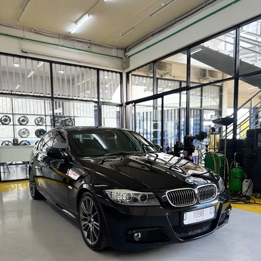 KM40rb BMW 325i M-Edition LCi 2012 E90 Antik Istimewa