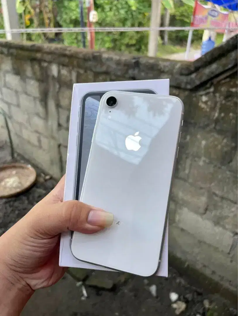 iPhone XR 128GB White Mulus Smartfren Lengkap
