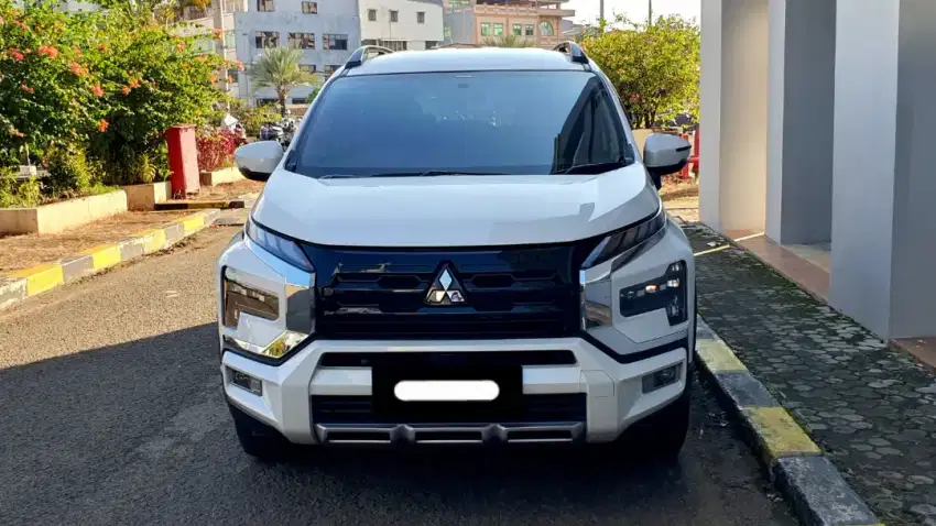 Mitsubishi xpander cross premium 2023 pakai 2024 putih
