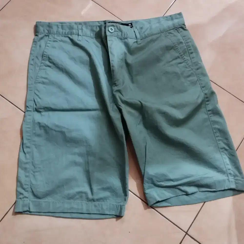 Celana Pendek Giordano Ukuran 36 Warna Bermuda