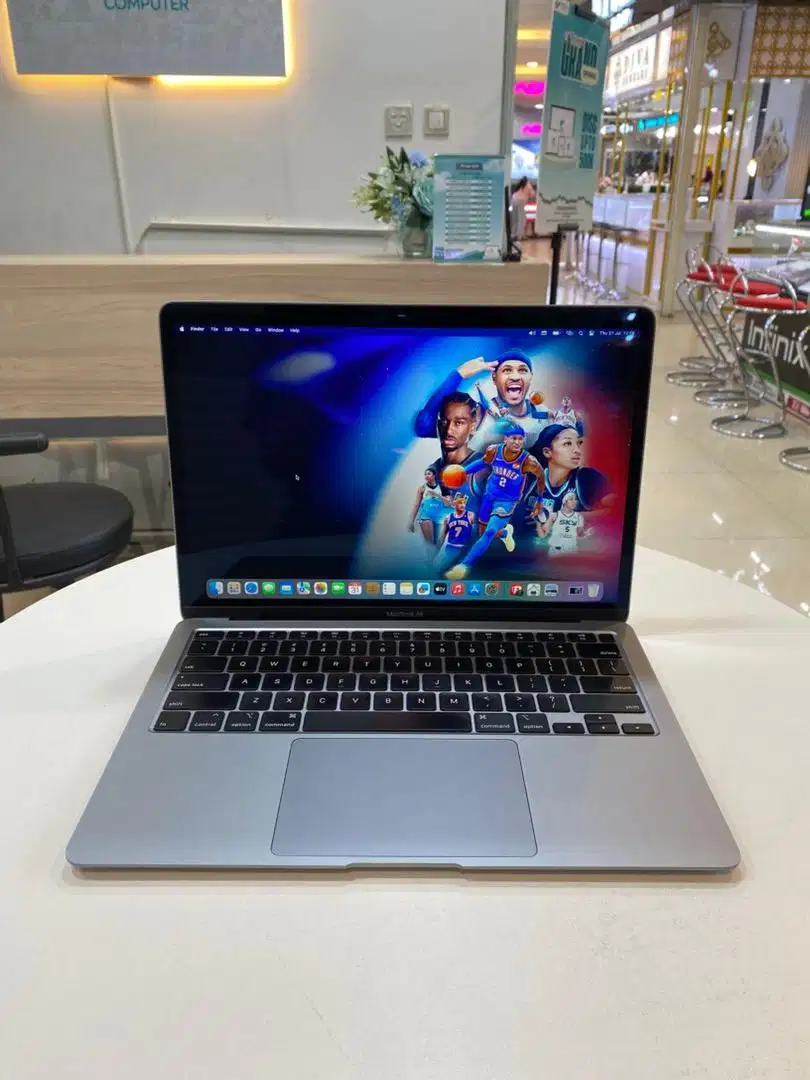 MacBook Air 2020 i3 8/256GB