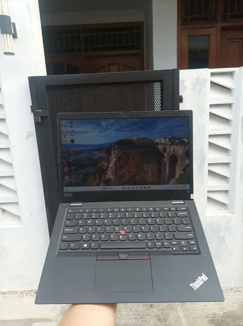 Lenovo Thinkpad L13 ± SSD 128GB ± CORE I3 GENERASI 10 ± MULUS 98%