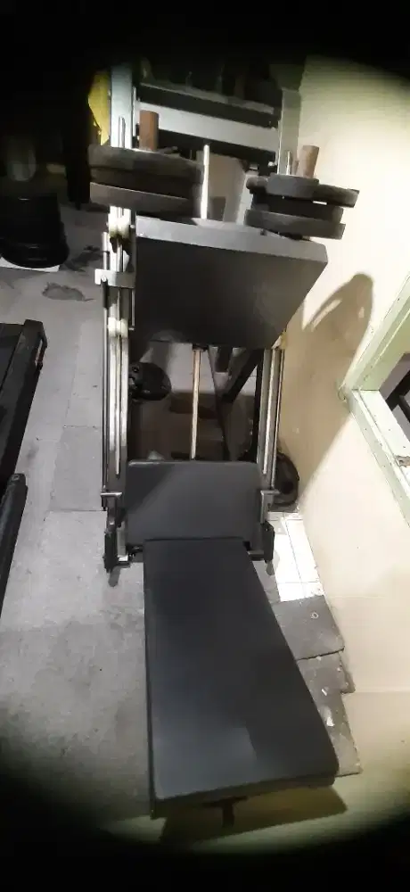 Alat gym leg press