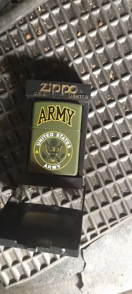 Koleksi korek zippo