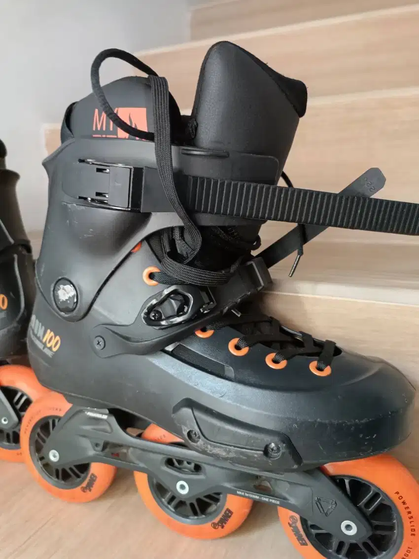 Powerslide Zoom Rental 100 Skates Senior sz 41-42 black Orange