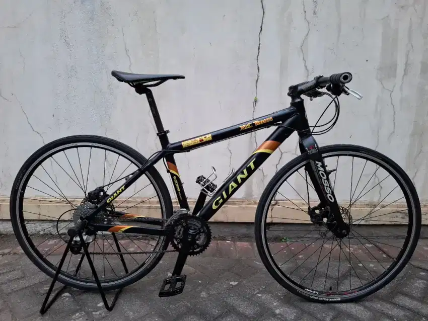 Sepeda Giant XTC TEAM EMBOSS Hybrid Gravel