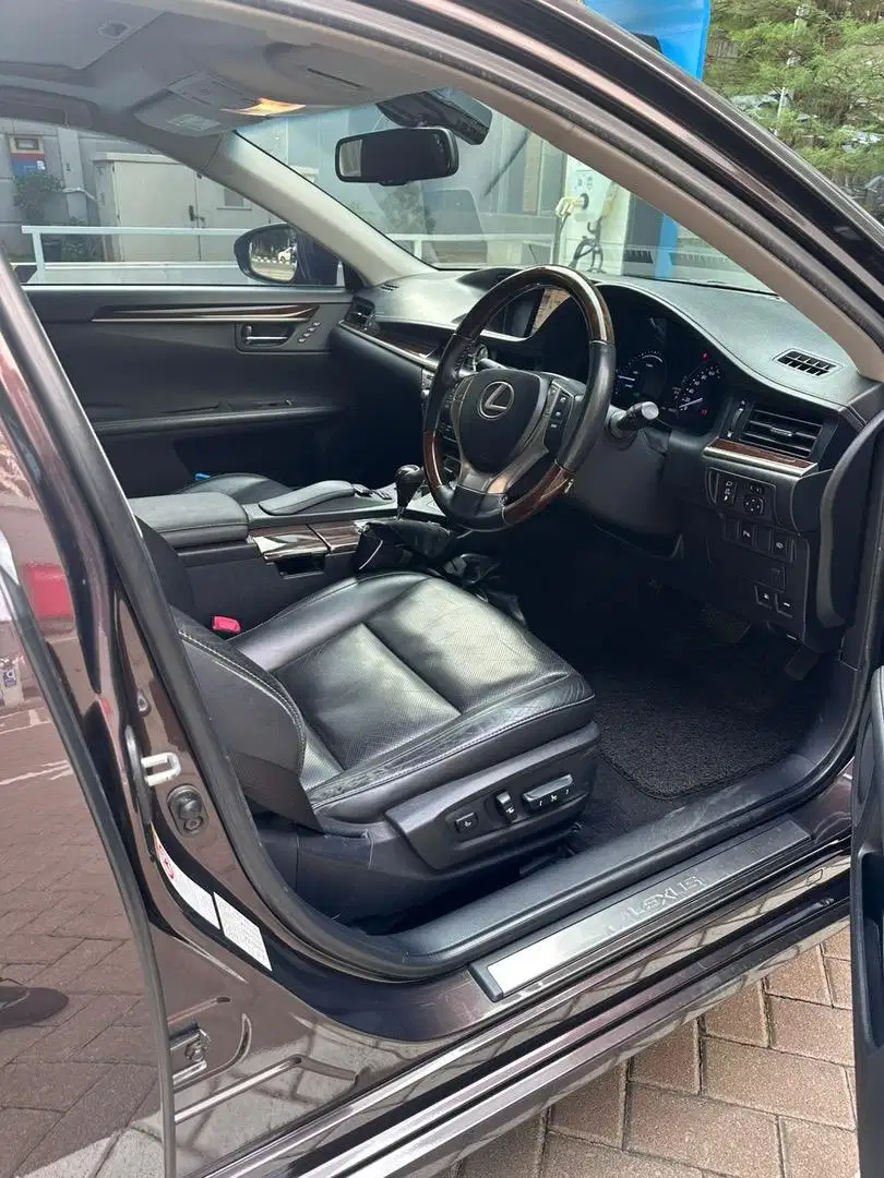 Dijual mobil lexus