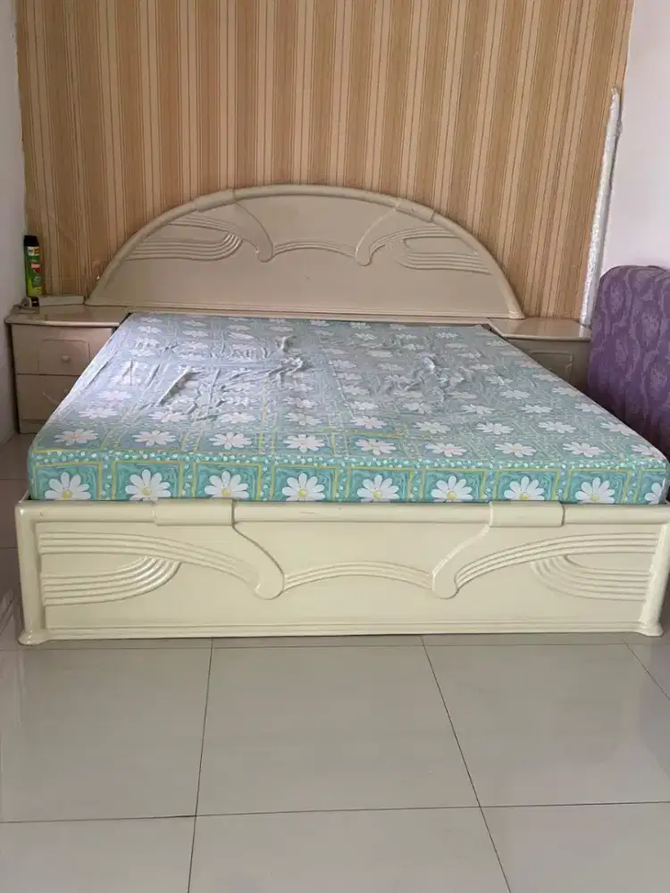 Dijual kasur alga bekas + dipan + 4 laci dengan kayu kualitas A