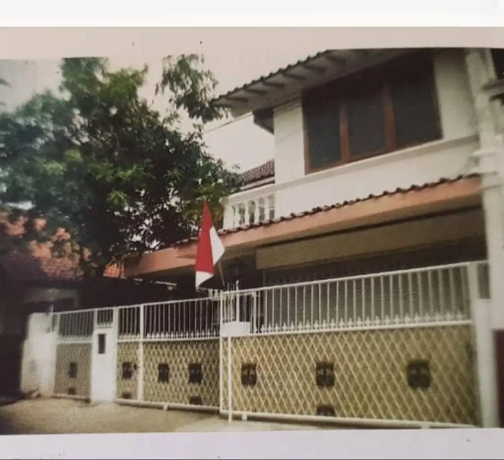 DIJUAL CEPAT,  rumah di lokasi sangat strategis, nego