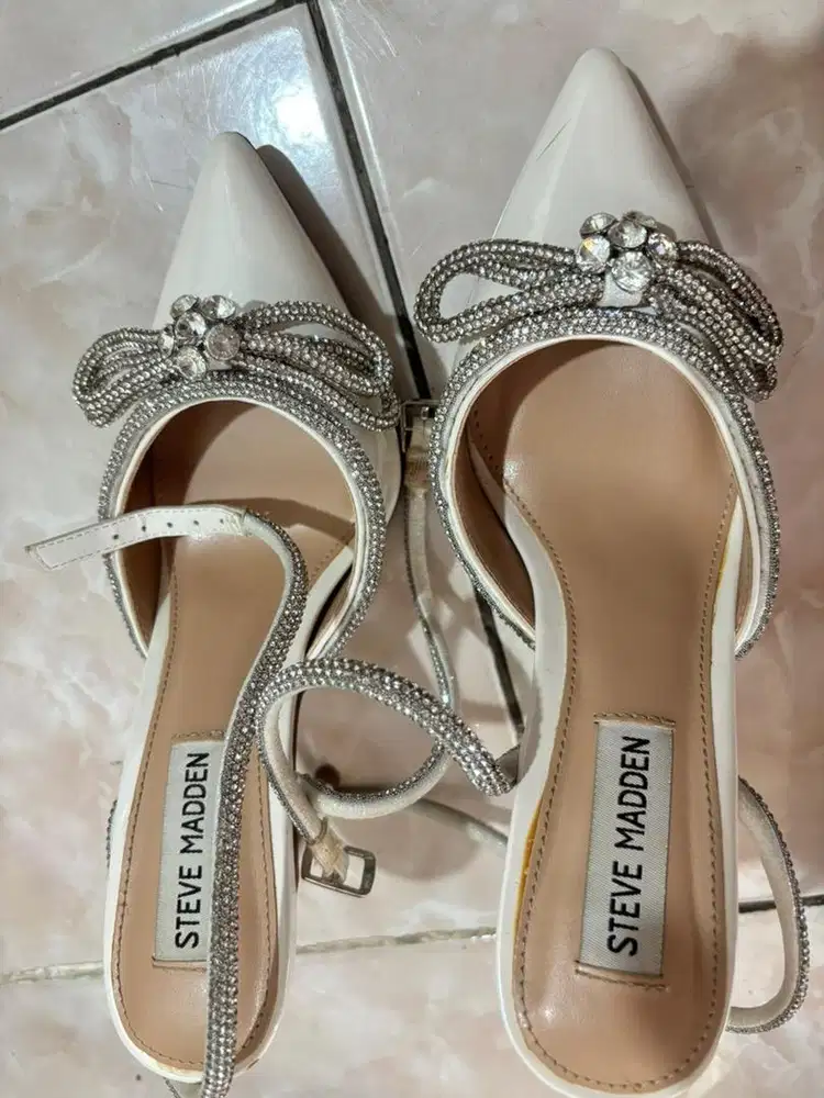 Sepatu LIKE NEW Steve Madden VALANCE Women's Heels - white