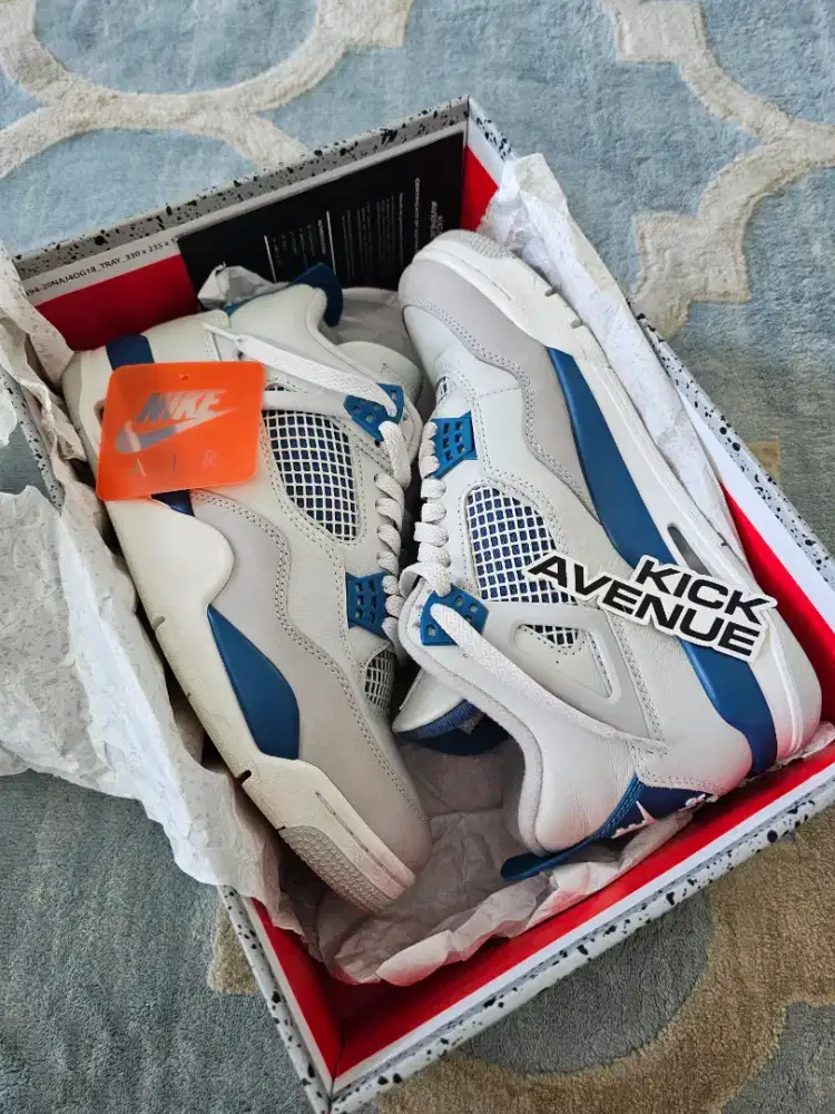 AIR JORDAN 4 RETRO (sepatu / sneakers / basket)