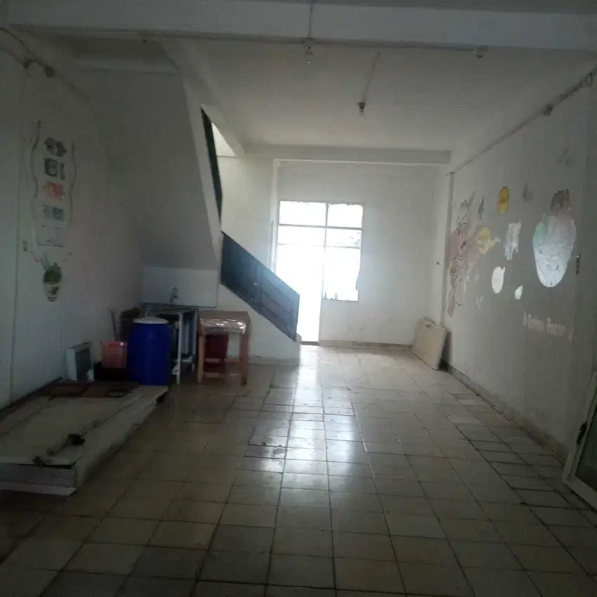 Dijual cepat ruko 2 lantai Taman royal 1 jalan utama