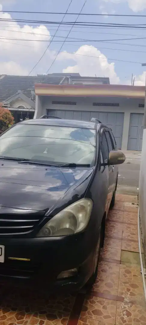 Toyota Innova J 2.0
