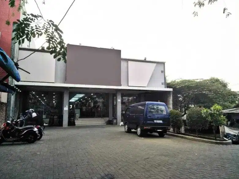 Ruko Besar Eks Supermarket di Jalan Raya Patriot, Kranji, Kota Bekasi