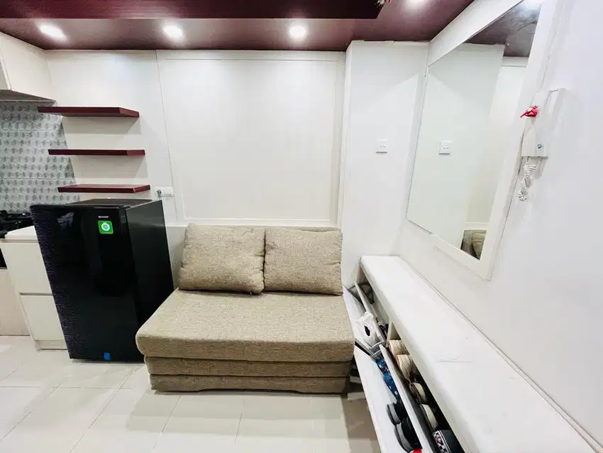 DISEWAKAN UNIT RENOVASI JADI 1 KAMAR DIATAS MALL APARTEMEN BASSURA