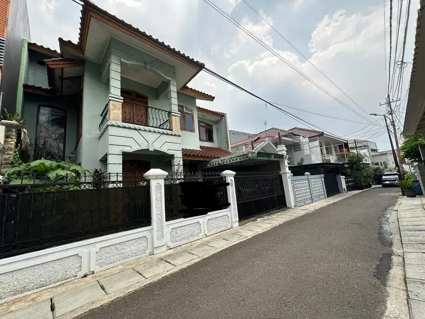Dijual rumah di Jl Grinting - Blok A - Kebayoran Baru- Jakarta Selatan
