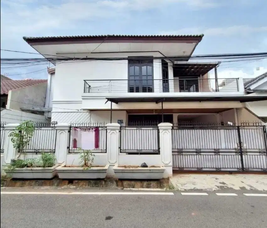 S668 Rumah 2 Lantai 180 m2 Murah di Rawamangun Jakarta Timur