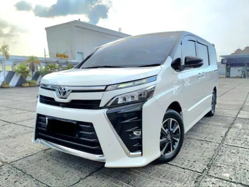 Toyota Voxy 2.0 2019/2020
