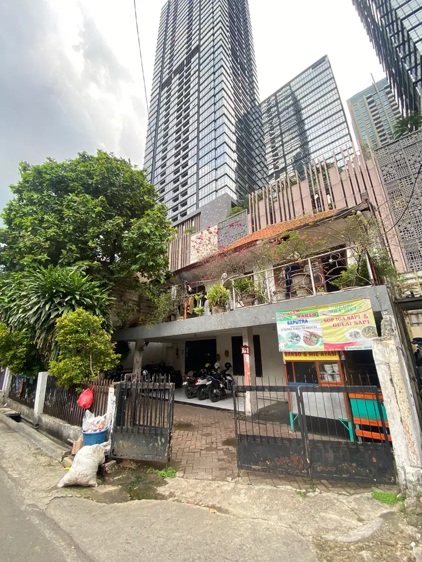 Dijual rumah lama di kawasan SCBD - Jakarta Selatan