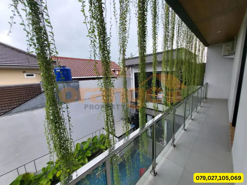 Di Jual Rumah Mewah 3 Lantai dengan Konsep Modern