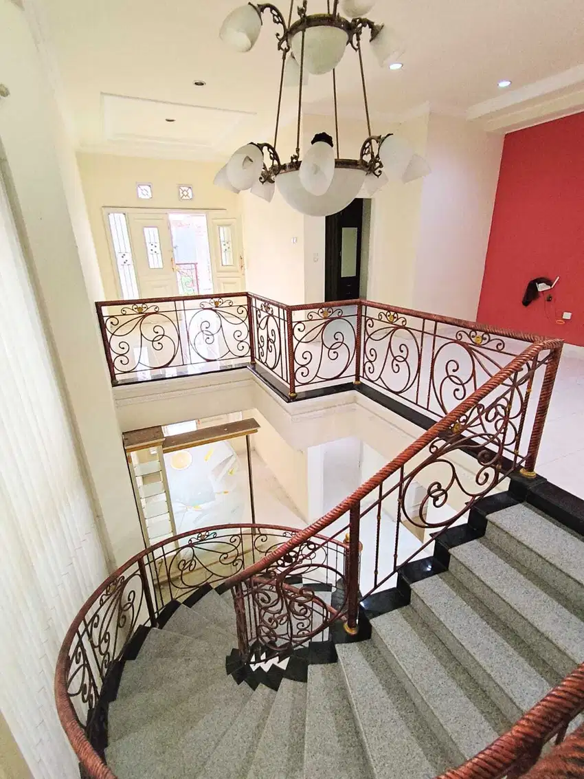 Jual/sewa rmh 2Lt mewah tenggilis utara