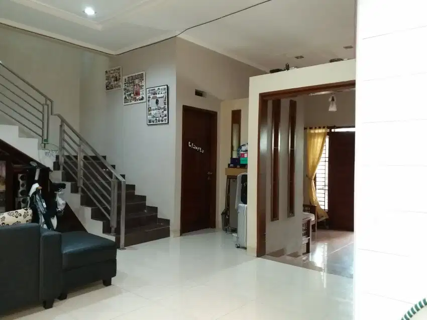 Rumah Bagus dan Luas 2 Lantai di Taman Kopo Indah 3