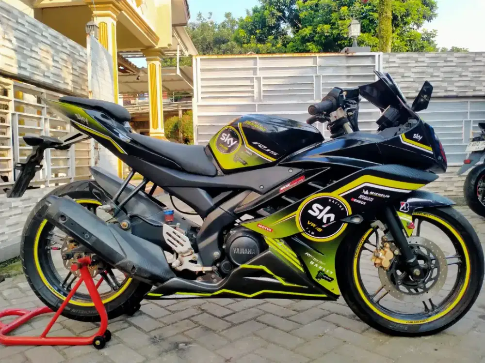 Yamaha R15 lengkap motor sehat walafiat keterangan detail dibawah