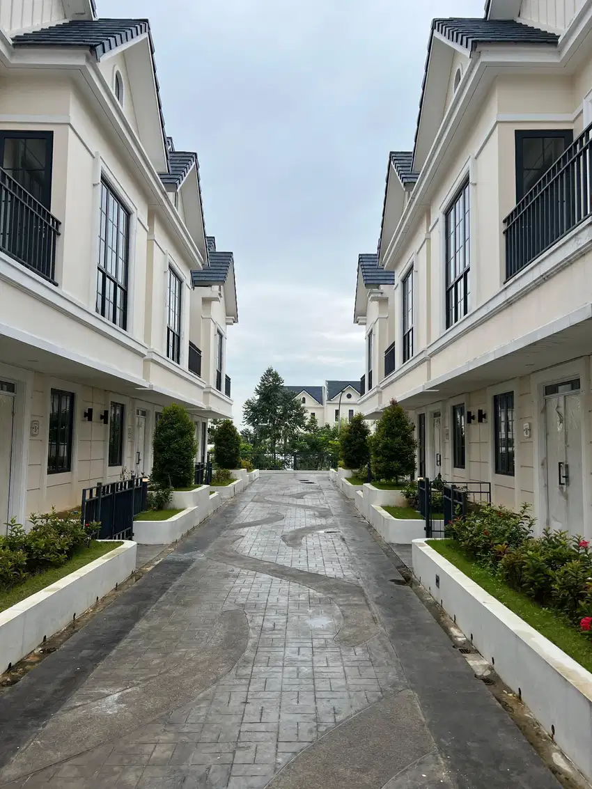 Rumah Dijual di Lavon 2, Tangerang, 3 Lantai