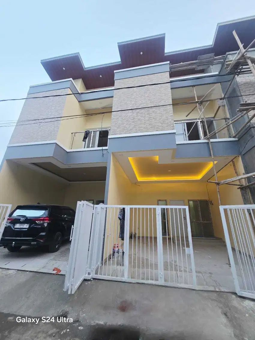 Rumah siap huni di harapan indah bekasi
