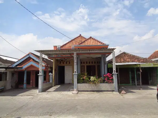 Rumah Kelurahan Klotok Kec Balongpanggang Kab Gresik