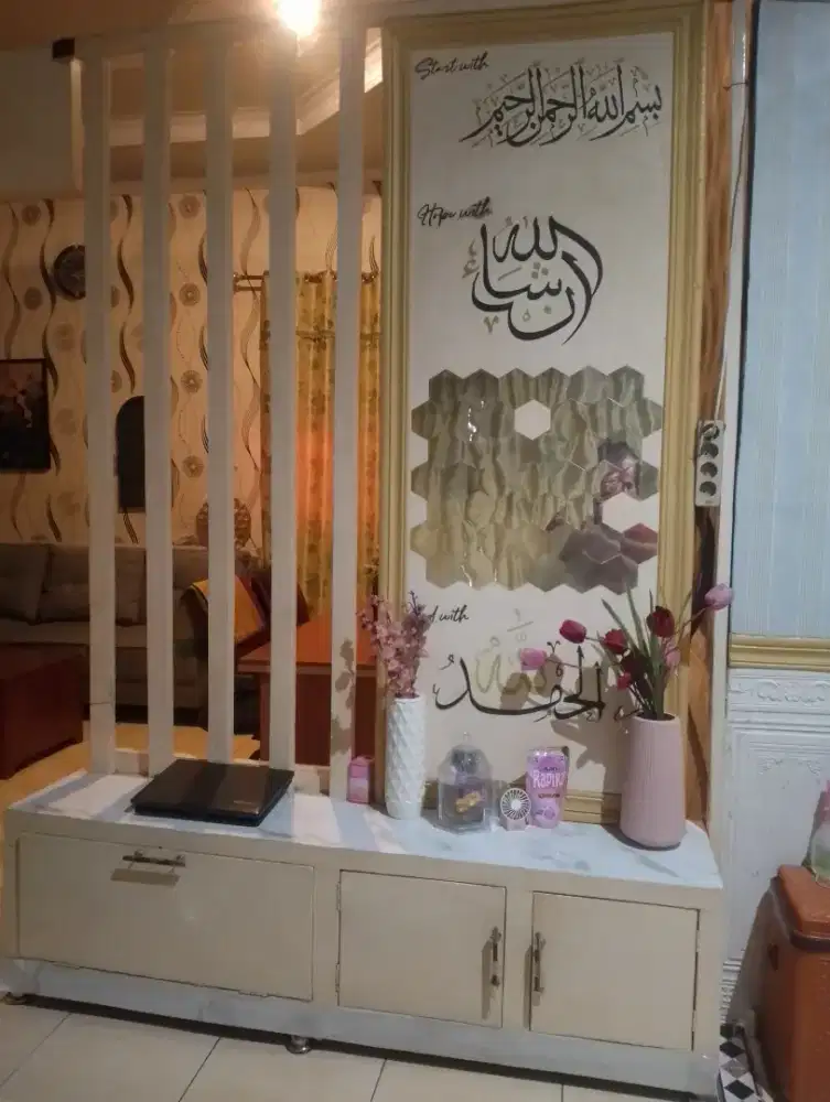 Partisi ruangan dari kayu