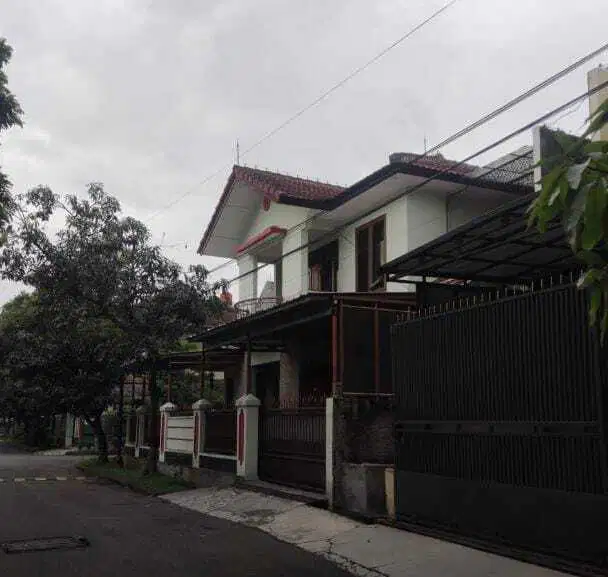 DILELANG Segera Rumah murah 2 lantai bagus di Jl. Senam Indah II