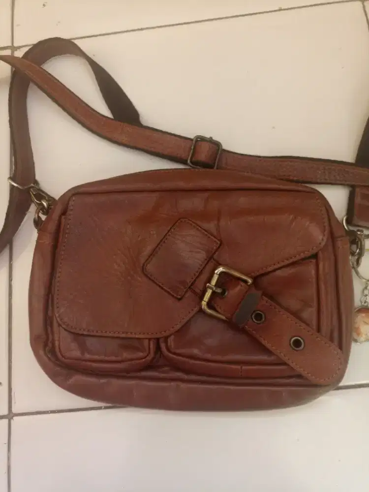 Tas selempang wanita kulit asli