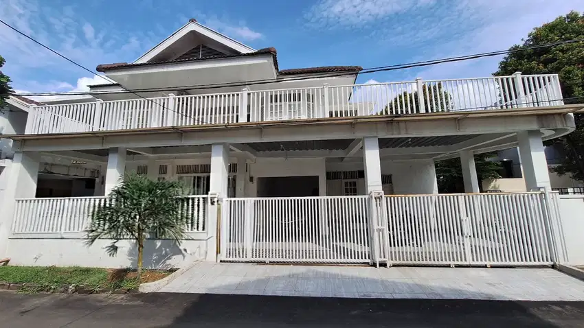 Rumah Terawat Hoek 2 Lantai Bintaro Sektor 9, 13640